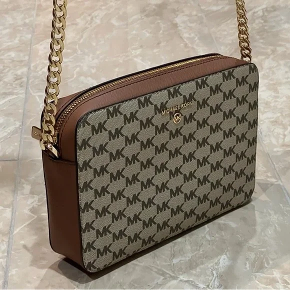 Michael Kors Large Jet Set Charm. EW Crossbody bag. New with tags - Picture 2 of 10